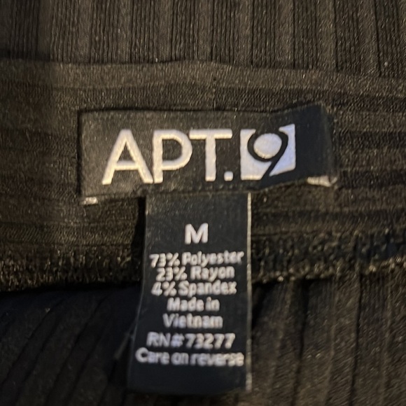 𝅺apt. 9 BLACK RIBBED KNIT SKIRT WITH UNEVEB HEMLINE SIZE MEDIUM - Picture 6 of 6